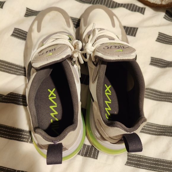 Nike Air Max React 270 - Picture 4 of 11